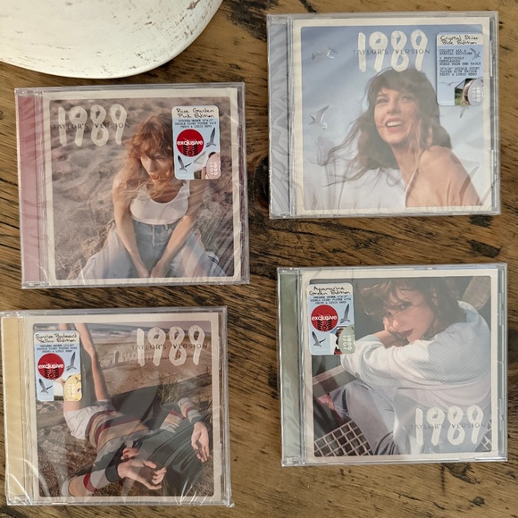 Taylor Swift 1989 Deluxe Edition CD’s set of 4